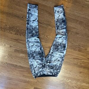 Oakley Women’s Black & Gray Patterned Leggings